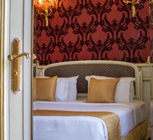 Golden Deluxe Room Partial Sea View