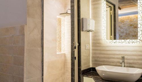 Deluxe Double or Twin Room with Pyramids View