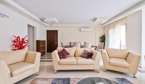 Three-Bedroom Premium Apartment with Resort View