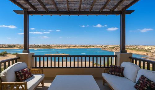 Apartment with Lake View