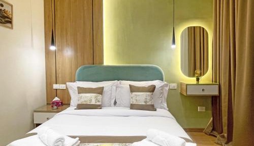 Deluxe Queen Room