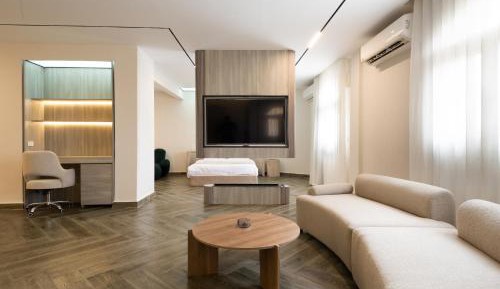 Deluxe Queen Suite