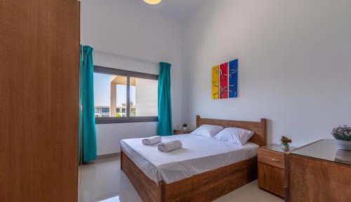One-Bedroom Apartment with Pool View