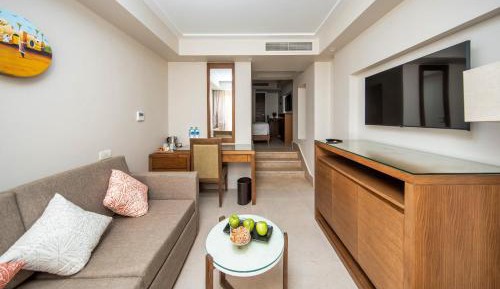 Suite with Lake View