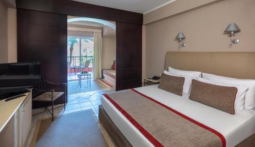 Deluxe Family, Queen or Twin Bed, Garden View