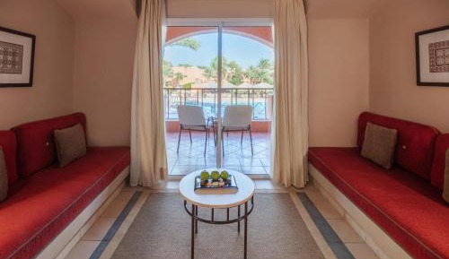 Family, Queen or Twin Bed, Pool View
