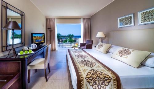 Superior Queen or Twin Bed Sea View
