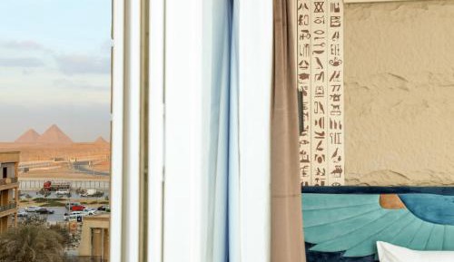 Deluxe Double Room with Pyramids View & Balcony