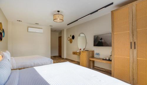 Deluxe Double Room with Pyramids and Pool View