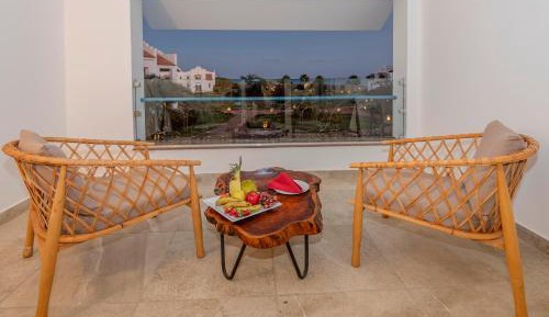 Twin Room with 2 Full Beds and Partial Sea View