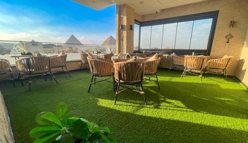 Panoramic Double Room with Pyramids View