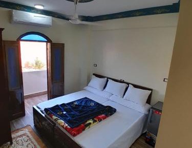 Deluxe Room (2 Adults + 1 Child)