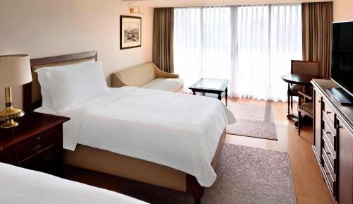 Executive Partial Pyramid View, Executive lounge access, Guest room, 2 Twin/Single Beds