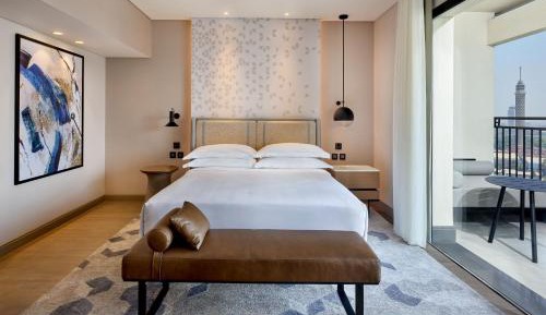 Panoramic Nile Suite, Club lounge access, 1 King, Riverfront, Balcony