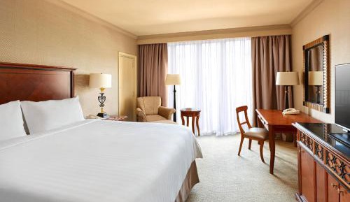 Standard Limited View, Guest room, 1 King, 1st or 2nd Floor, Balcony
