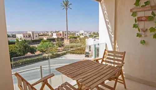 One-Bedroom Apartment with Balcony
