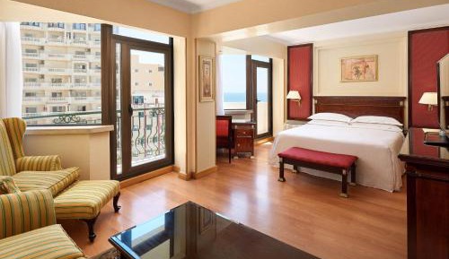 Hospitality Suite, 1 Queen, City view, High floor, Balcony