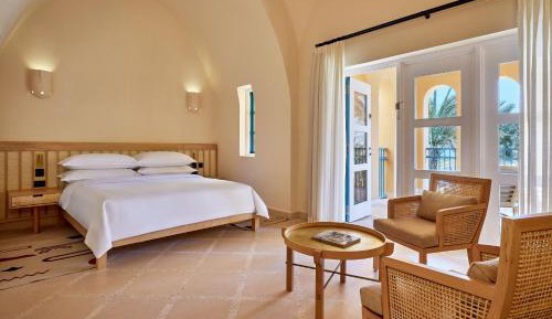 Deluxe Room, Guest room, 1 King, Beach view, Beach front