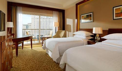 Deluxe Guest room, 2 Twin, Pool & City view, Balcony
