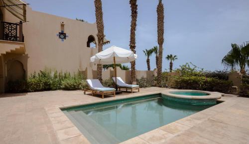 Four-Bedroom Sea View & Private Pool Royal Villa