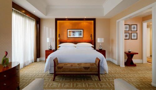 Ambassador Suite, Club lounge access, 1 King, River view, High Floor
