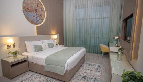 Executive Suite with Pool View