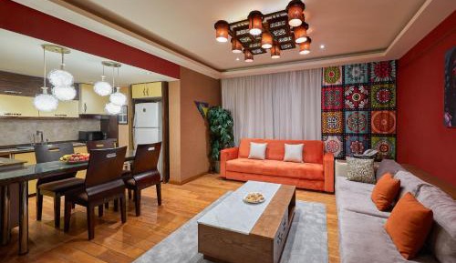 Deluxe Queen Suite