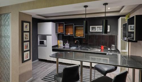 Deluxe Family Suite