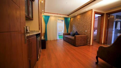 King Room with Garden View