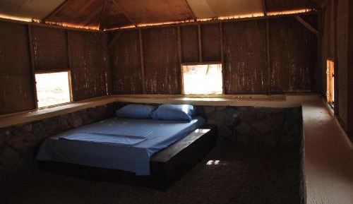 Hut without toilet and Fan Only