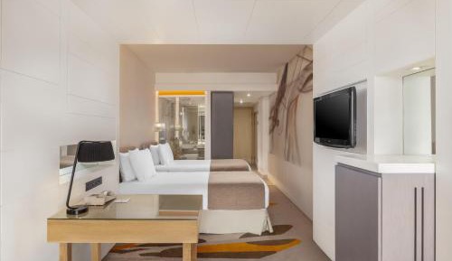 standard Twin Room with City View - Non-Smoking