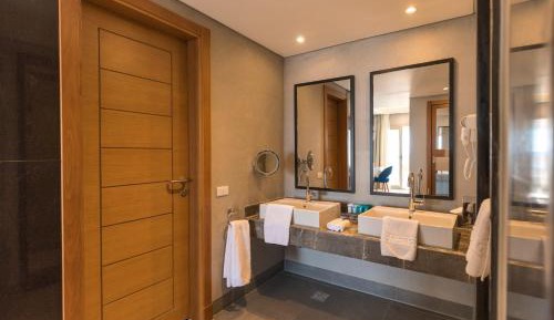 Executive Jacuzzi Suite Sea View- Posh Club