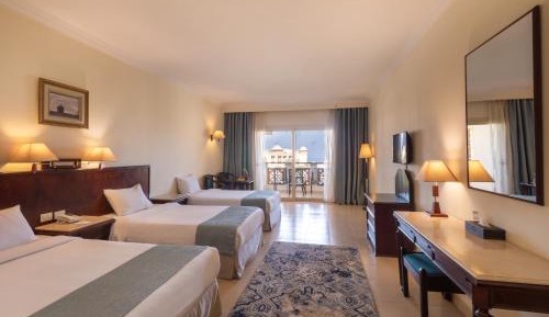 Deluxe Triple Room - Side Sea View