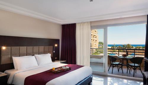 Deluxe Room King-Bed Pool View