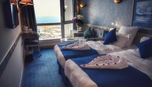 Standard Room with Partial Sea View