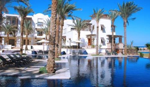 Apartment with Pool View 