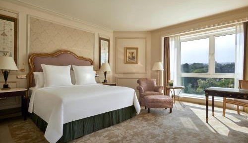 Superior Room - King Bed