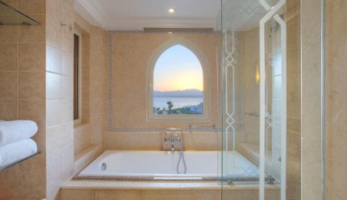 Laguna Club Room King - With Lounge Access