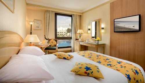 Queen Room with Pool View