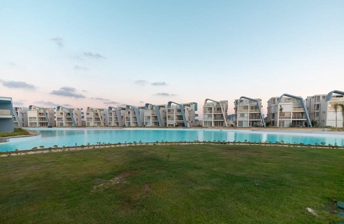 Zawiyat 'Abd al Mun'im Ski Chalet | Lagoon view 3 br garden fouka bay TW2AG