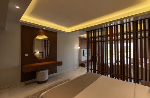 Village Road Resort | SUNRISE Crystal Bay Resort - Grand Select