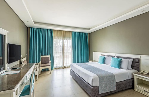 Village Road Resort | SUNRISE Garden Beach Resort - All inclusive