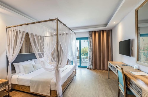Village Road Resort | SUNRISE Garden Beach Resort - All inclusive