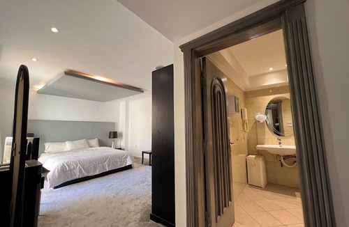 Al Duqqi Apartment | ELITE Premium 3 En-Suites Nile Residence