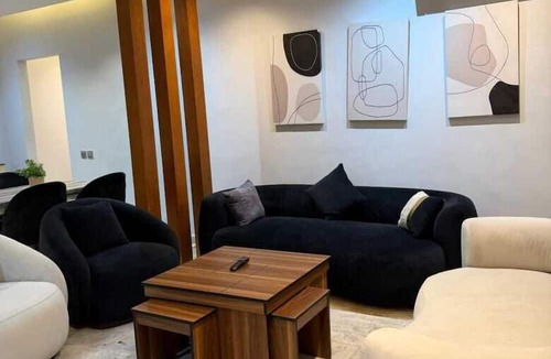 Sheikh Zayed City Apartment | ALSAWAH Warm 2BR - Casa Beverly Hills