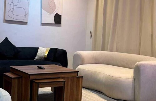 Sheikh Zayed City Apartment | ALSAWAH Warm 2BR - Casa Beverly Hills