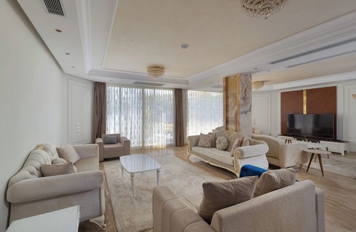 Sheikh Zayed City Villa | Alsawah 4 En-Suite Villa Private Pool