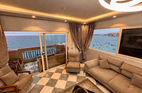Al-Muntazah Hotel | seaview hotel