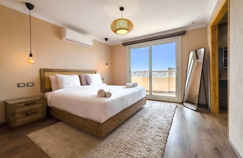 Heliopolis Apartment | Xuru Stays I The 1bdr Rustic Rooftop w/Wow Outdoor Terrace