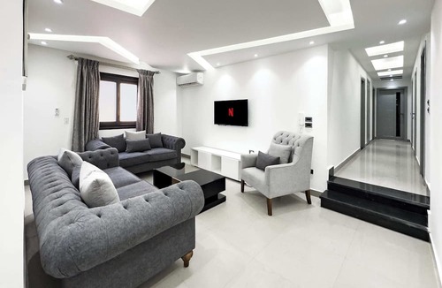 Nasr City Apartment | Xuru Stays I The Bold & Bright 3bdr Apt. 15 Min To Airport